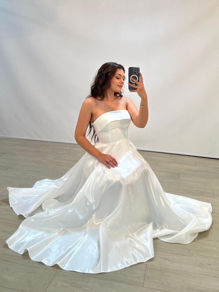 Stella Hologram Saten Straplez Bilek Boy Beyaz Renk Abiye Elbise