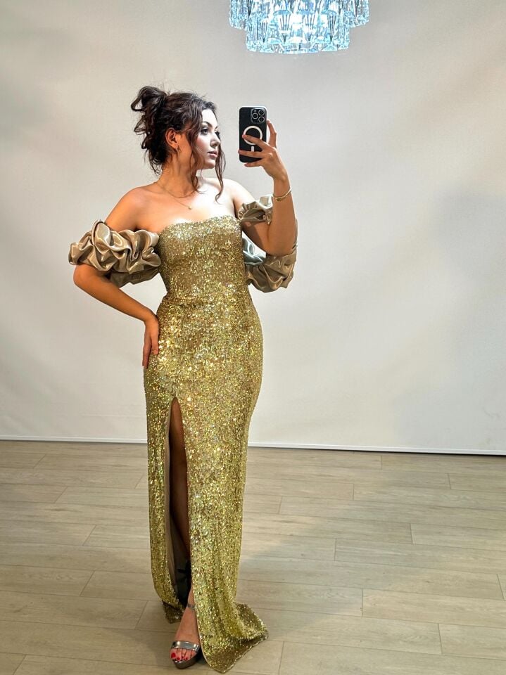 Azur Saten Kollu Full Payetli Yırtmaçlı Altın Renkli Abiye Elbise 36