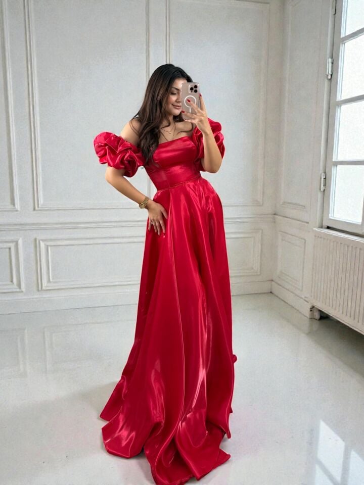 Nora Balon Kollu Parlak Saten Yırtmaçlı Kırmızı Abiye Elbise 42