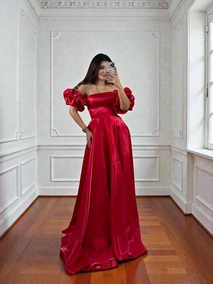 Nora Balon Kollu Parlak Saten Yırtmaçlı Kırmızı Abiye Elbise 40