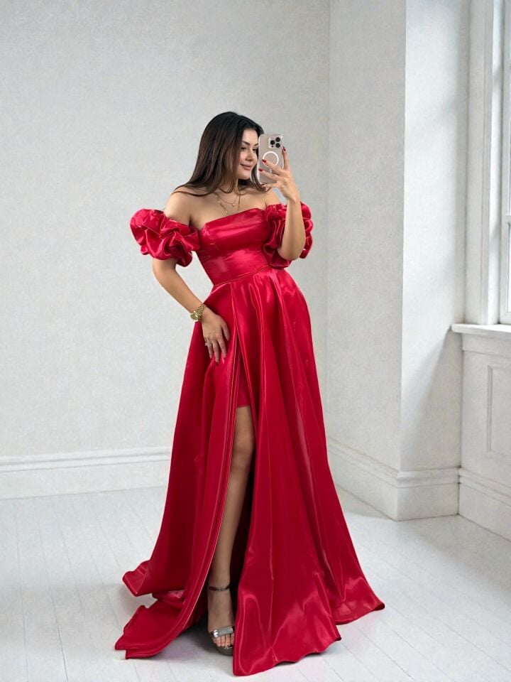 Nora Balon Kollu Parlak Saten Yırtmaçlı Kırmızı Abiye Elbise 36