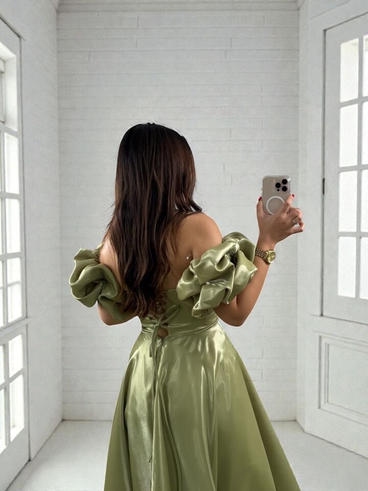 Nora Balon Kollu Parlak Saten Yırtmaçlı Su Yeşili Abiye Elbise 42