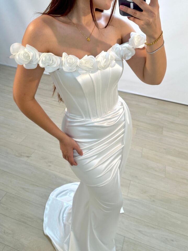 Daisy Çiçek Detaylı Saten Korseli Beyaz Balık Model Abiye Elbise 36