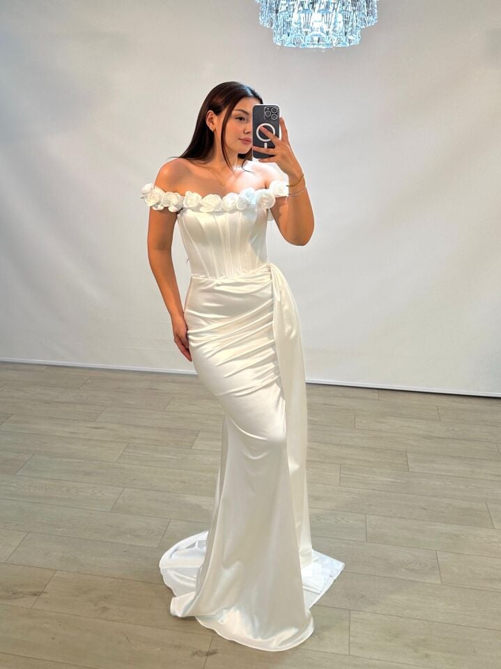 Daisy Çiçek Detaylı Saten Korseli Beyaz Balık Model Abiye Elbise 36