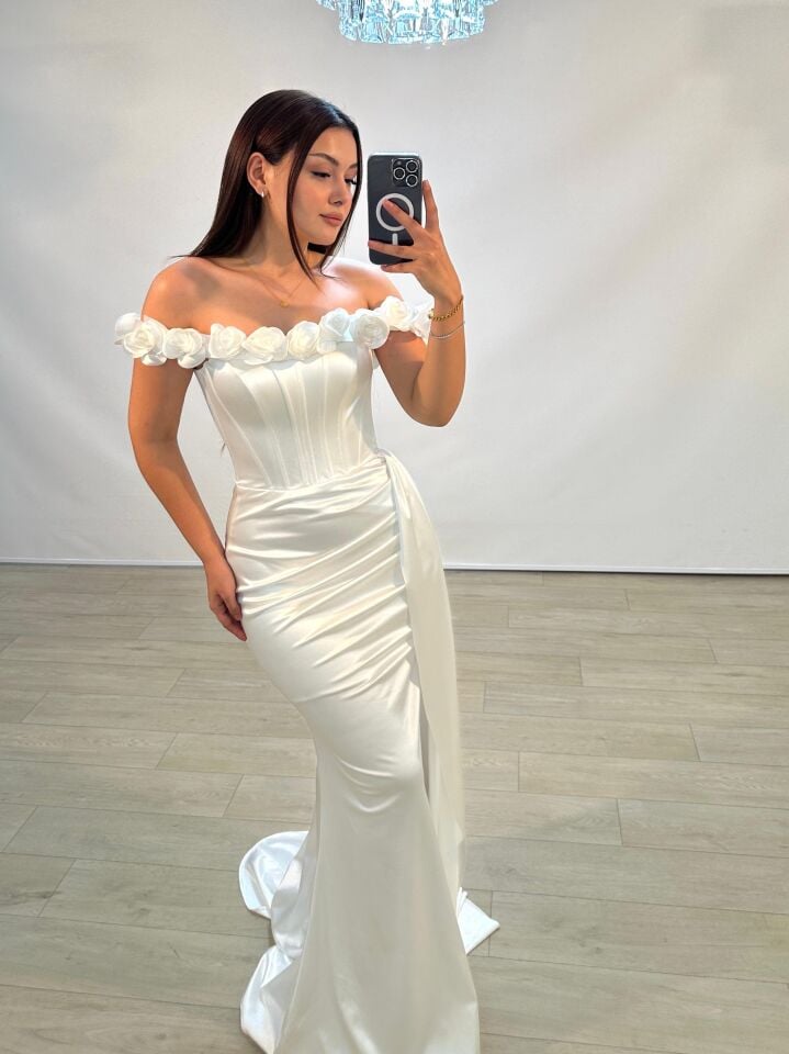 Daisy Çiçek Detaylı Saten Korseli Beyaz Balık Model Abiye Elbise 36