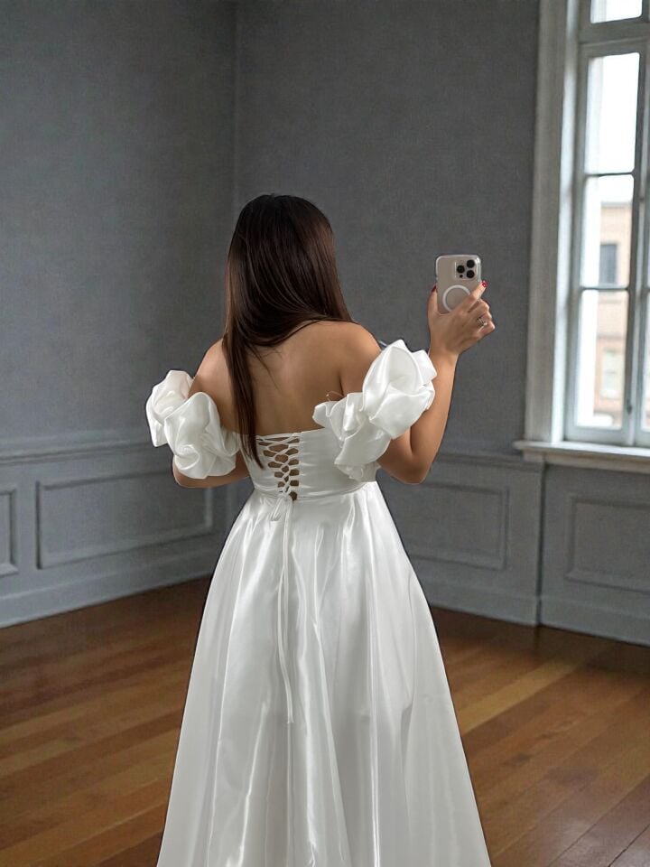 Nora Balon Kollu Parlak Saten Yırtmaçlı Beyaz  Abiye Elbise 42