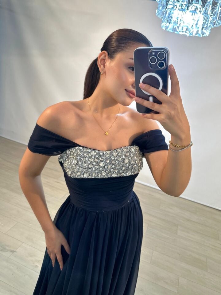 Glorya Göğsü Taş İşlemeli Şifon Kumaşlı Yırtmaçlı Lacivert Abiye Elbise 40