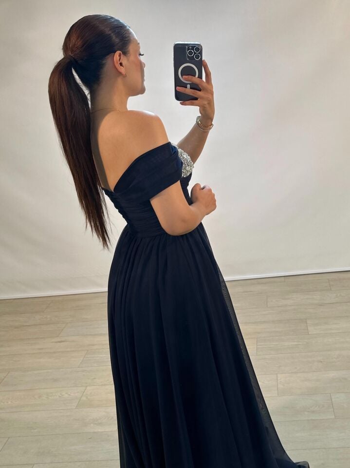 Glorya Göğsü Taş İşlemeli Şifon Kumaşlı Yırtmaçlı Lacivert Abiye Elbise