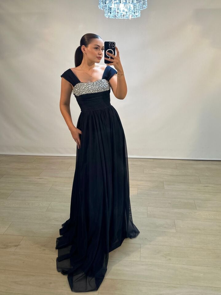 Glorya Göğsü Taş İşlemeli Şifon Kumaşlı Yırtmaçlı Lacivert Abiye Elbise 40