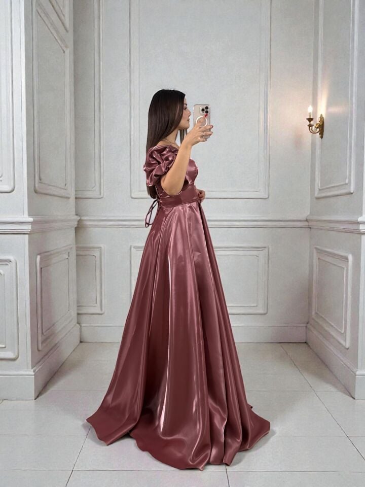 Nora Balon Kollu Parlak Saten Yırtmaçlı Gül Kurusu Abiye Elbise 36