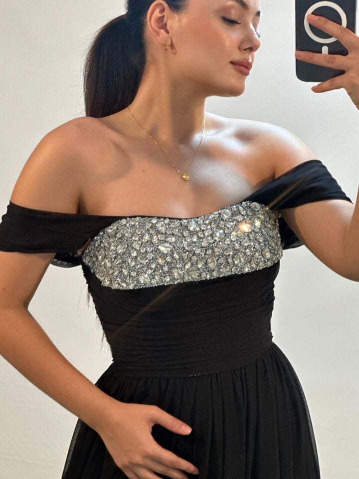 Glorya Göğsü Taş İşlemeli Şifon Kumaşlı Yırtmaçlı Siyah Abiye Elbise 40