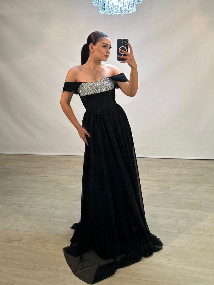 Glorya Göğsü Taş İşlemeli Şifon Kumaşlı Yırtmaçlı Siyah Abiye Elbise 40