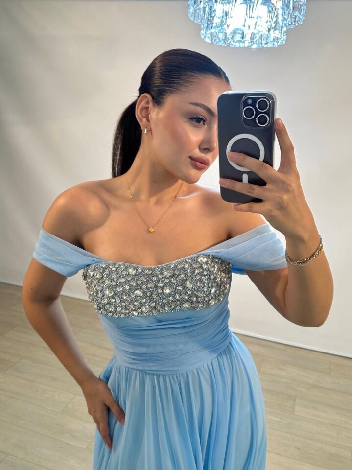 Glorya Göğsü Taş İşlemeli Şifon Kumaşlı Yırtmaçlı Mavi Abiye Elbise