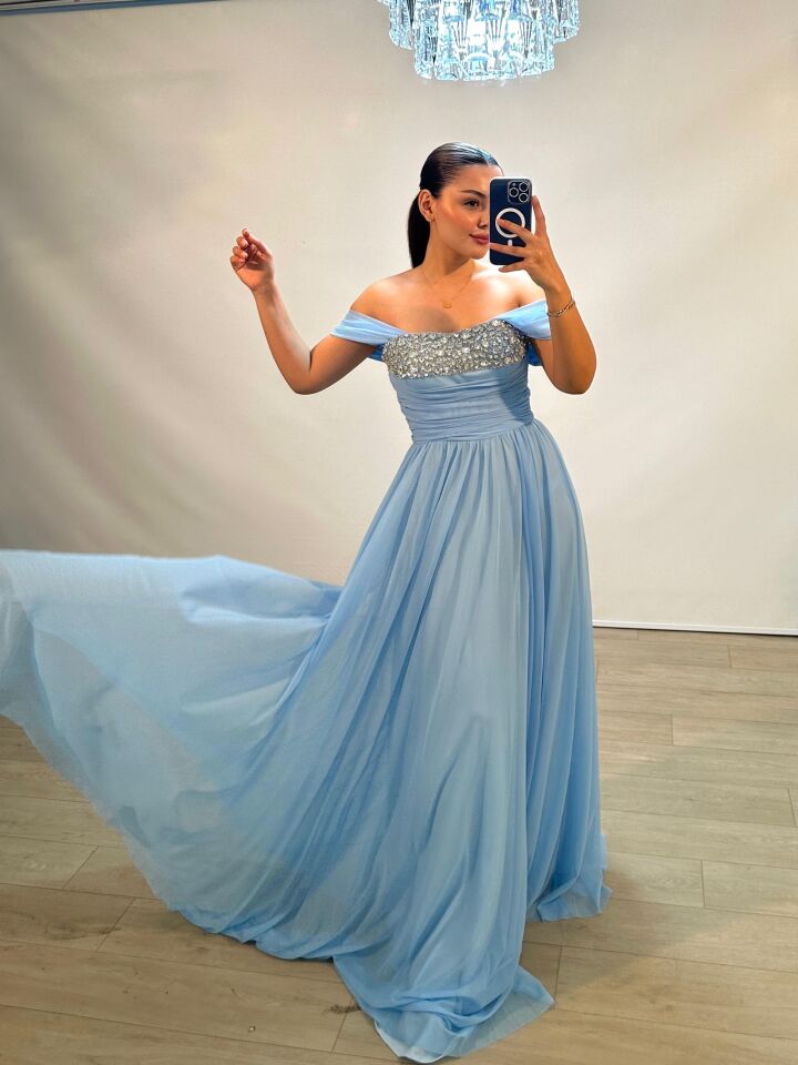 Glorya Göğsü Taş İşlemeli Şifon Kumaşlı Yırtmaçlı Mavi Abiye Elbise 40