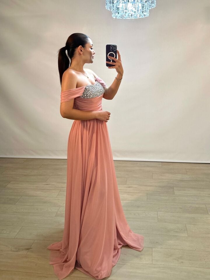 Glorya Göğsü Taş İşlemeli Şifon Kumaşlı Yırtmaçlı Yavru Ağzı Renk Abiye Elbise