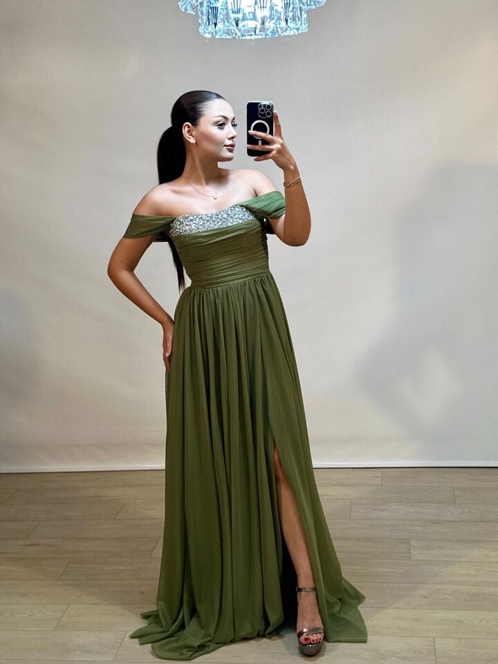 Glorya Göğsü Taş İşlemeli Şifon Kumaşlı Yırtmaçlı Yeşil Renk Abiye Elbise 40