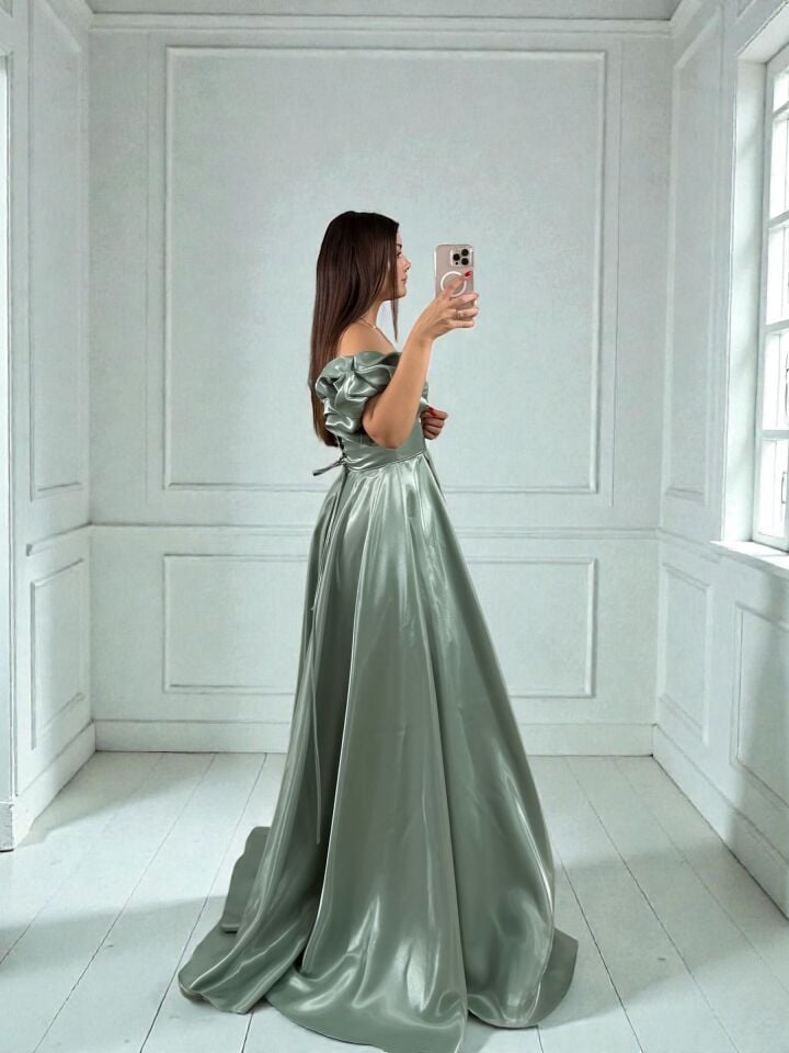 Nora Balon Kollu Parlak Saten Yırtmaçlı Mint Yeşili Abiye Elbise