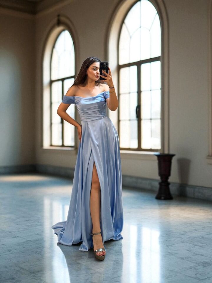 Nuvya Akıcı Saten Düşük Omuzlu Bebe Mavisi Yırtmaçlı Abiye Elbise 46