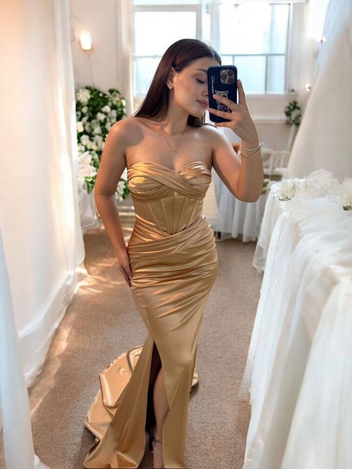Aura Korseli Balık Model Saten Straplez Gold Renk Abiye Elbise