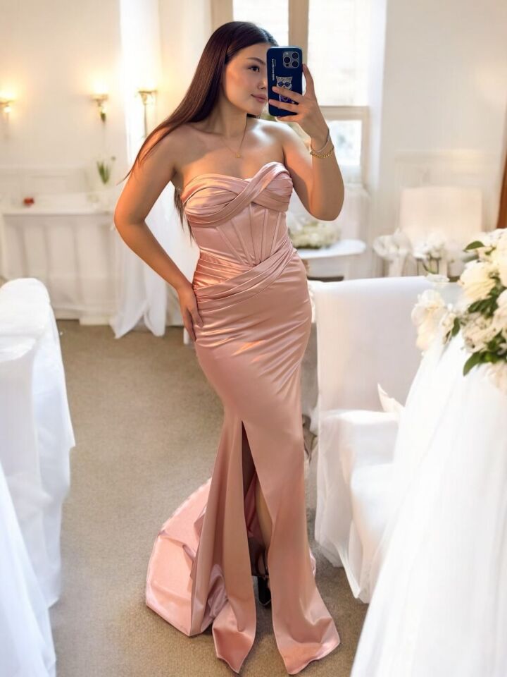 Aura Korseli Balık Model Saten Straplez Pudra Pembe Renk Abiye Elbise