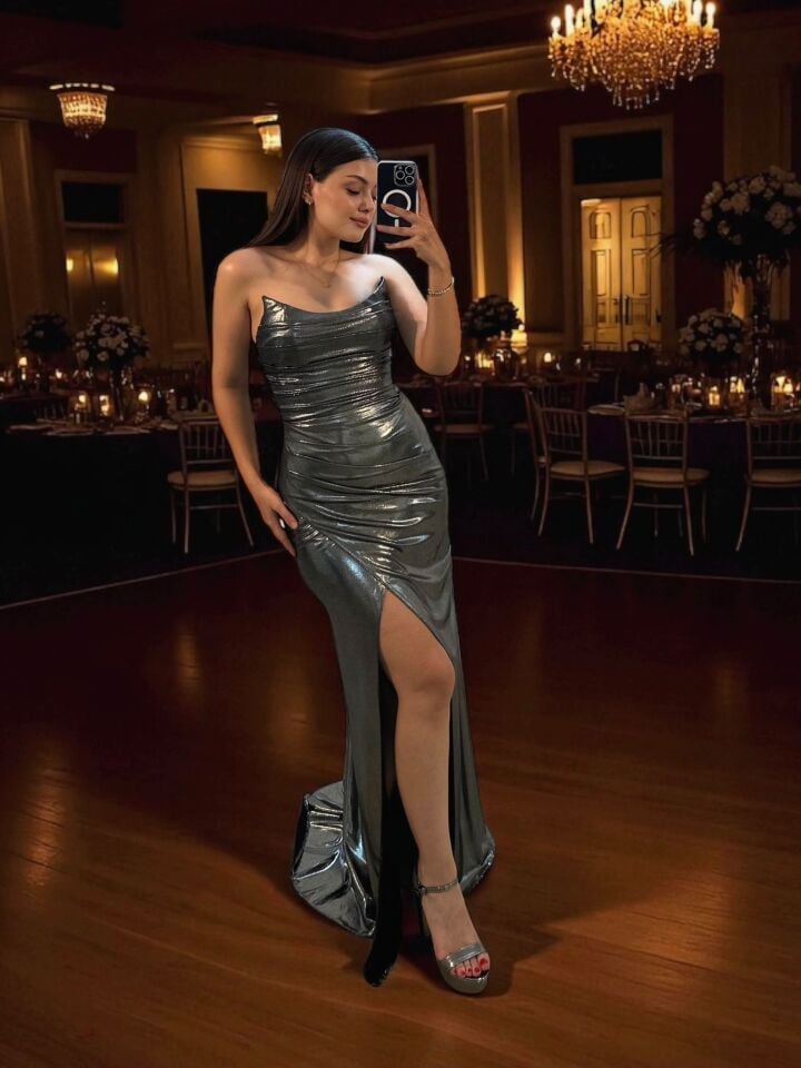 Liva Parlak Kumaşlı Gümüş Renk Abiye Elbise 42