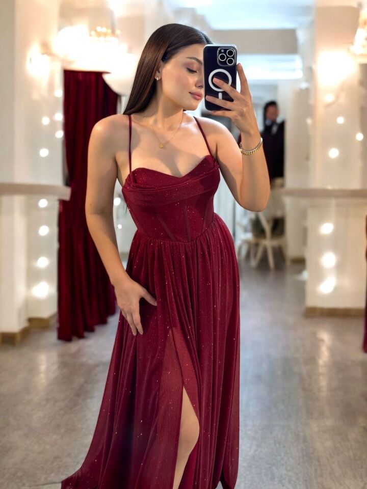 Elsa Simli Tülden Korse Detaylı Bordo Abiye Elbise