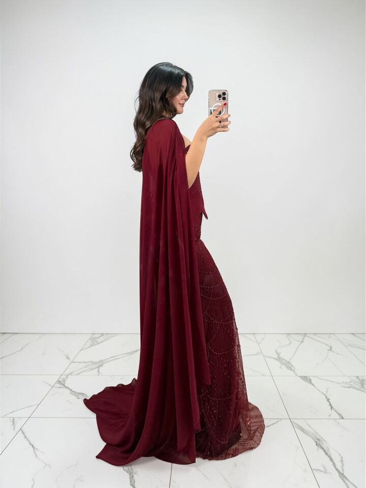 Milas Pelerinli İşleme Detaylı Balık Kesim Bordo Abiye Elbise