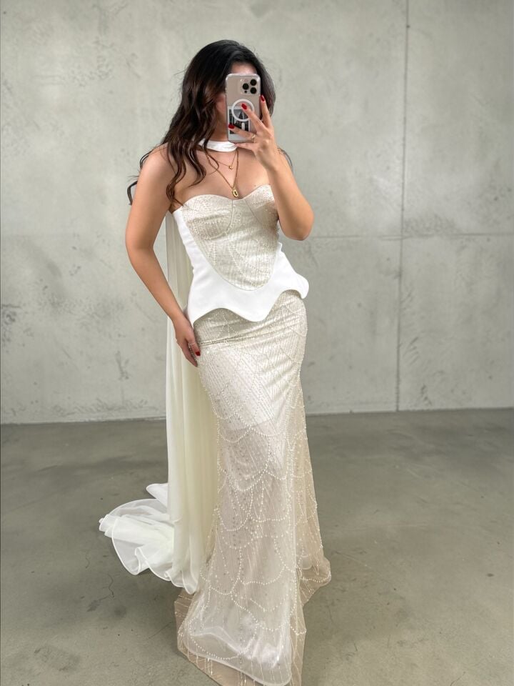 Milas Pelerinli Korse Ve İşleme Detaylı Balık Kesim Kırık Beyaz Abiye Elbise 42