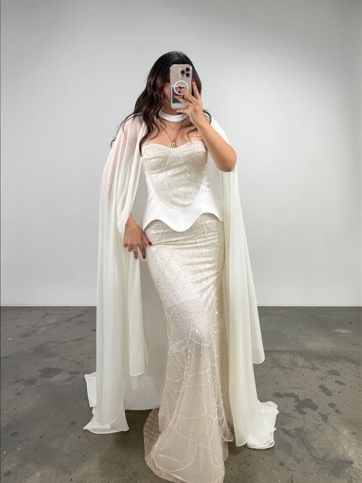 Milas Pelerinli Korse Ve İşleme Detaylı Balık Kesim Kırık Beyaz Abiye Elbise 42