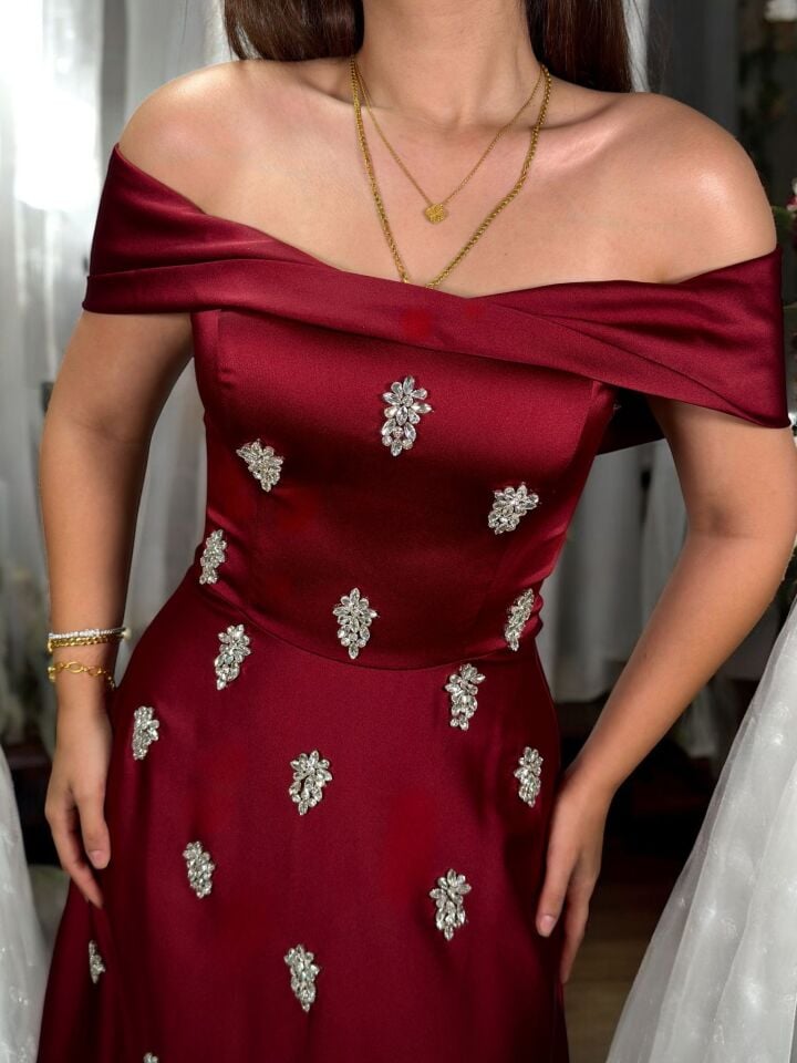 Madonna Zirkon Taşlı Saten Bordo Renk Abiye Elbise