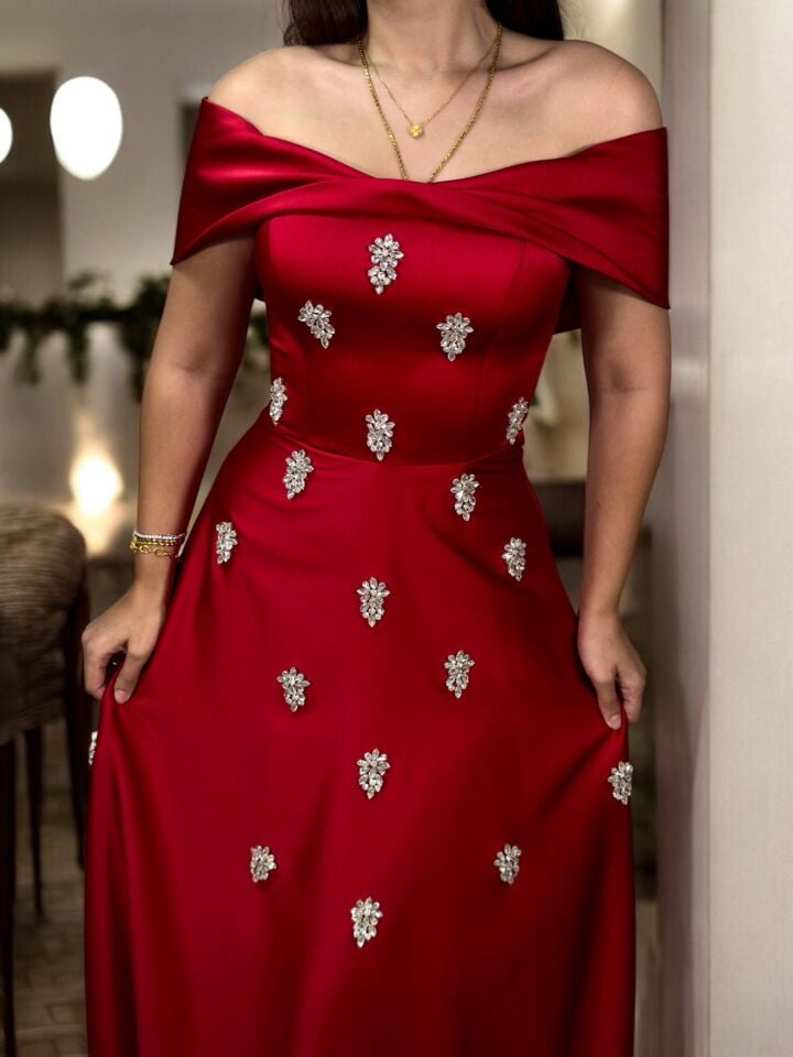 Madonna Zirkon Taşlı Saten Kırmızı Renk Abiye Elbise