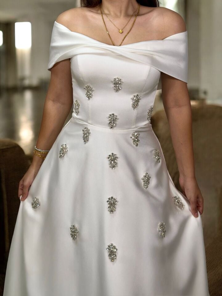 Madonna Zirkon Taşlı Saten Beyaz Renk Abiye Elbise 36