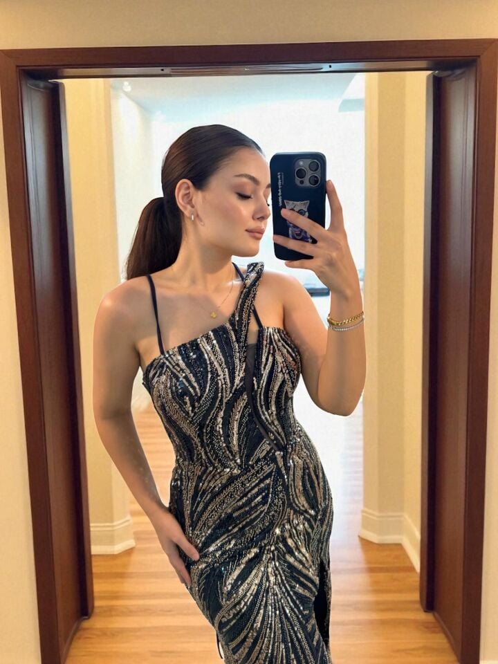 Vega Boncuk Ve Taş İşlemeli Balık Yırtmaçlı Lacivert Abiye Elbise 38