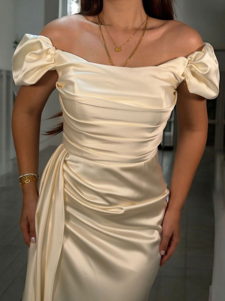 Venis Balon Düşük Kollu Gizli Yırtmaçlı Saten Krem Abiye Elbise 42