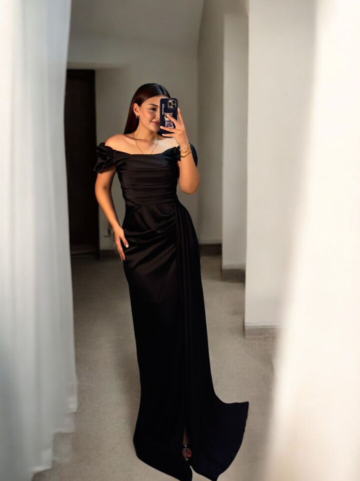 Venis Balon Düşük Kollu Gizli Yırtmaçlı Saten Siyah Abiye Elbise 42