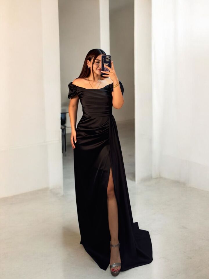 Venis Balon Düşük Kollu Gizli Yırtmaçlı Saten Siyah Abiye Elbise 40