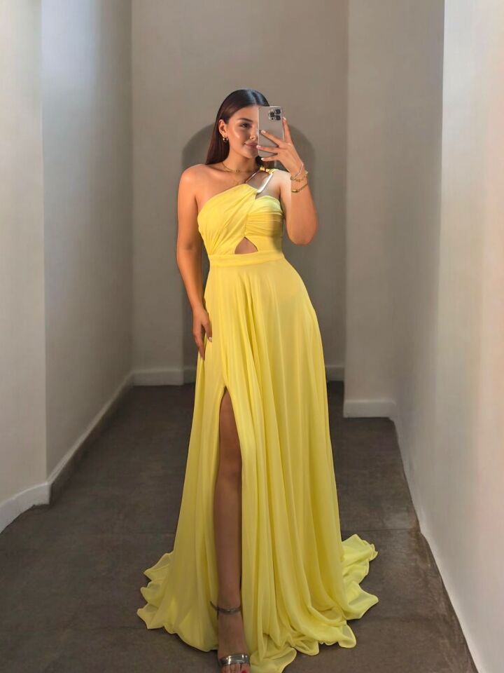 Alya Gold Tokalı Şifon Yırtmaçlı Butter Yellow Abiye Elbise