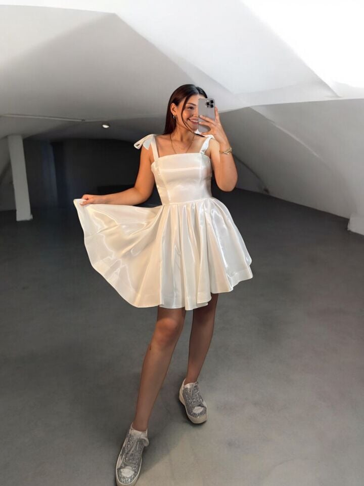 Candy Kısa Hologram Saten Beyaz Abiye Elbise