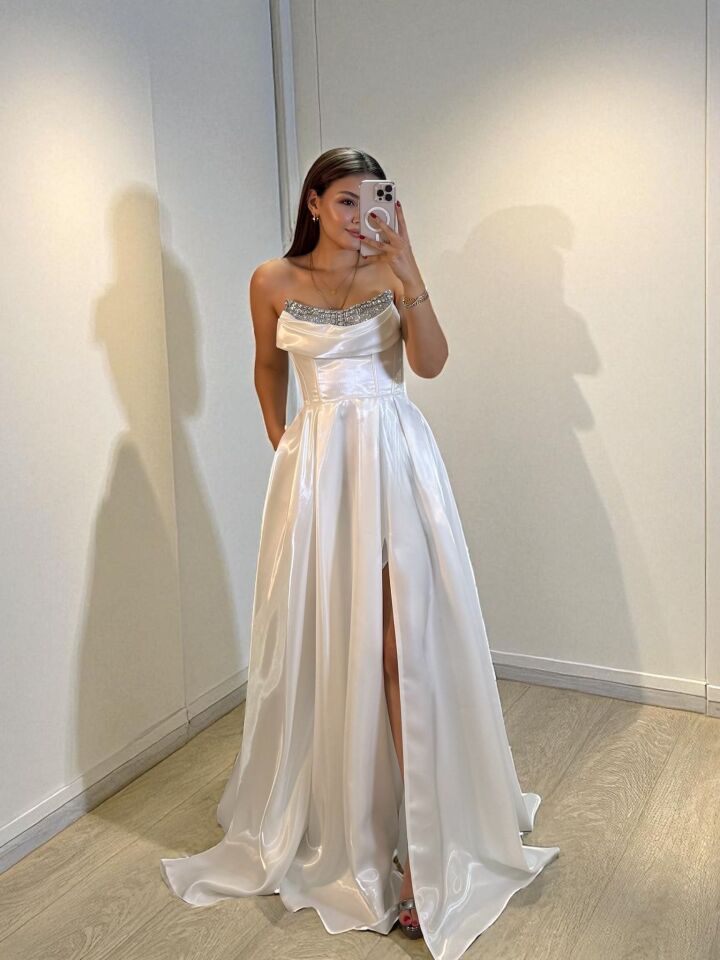 Rozel Göğsü Taşlı Parlak Saten Cepli Beyaz Abiye Elbise 40