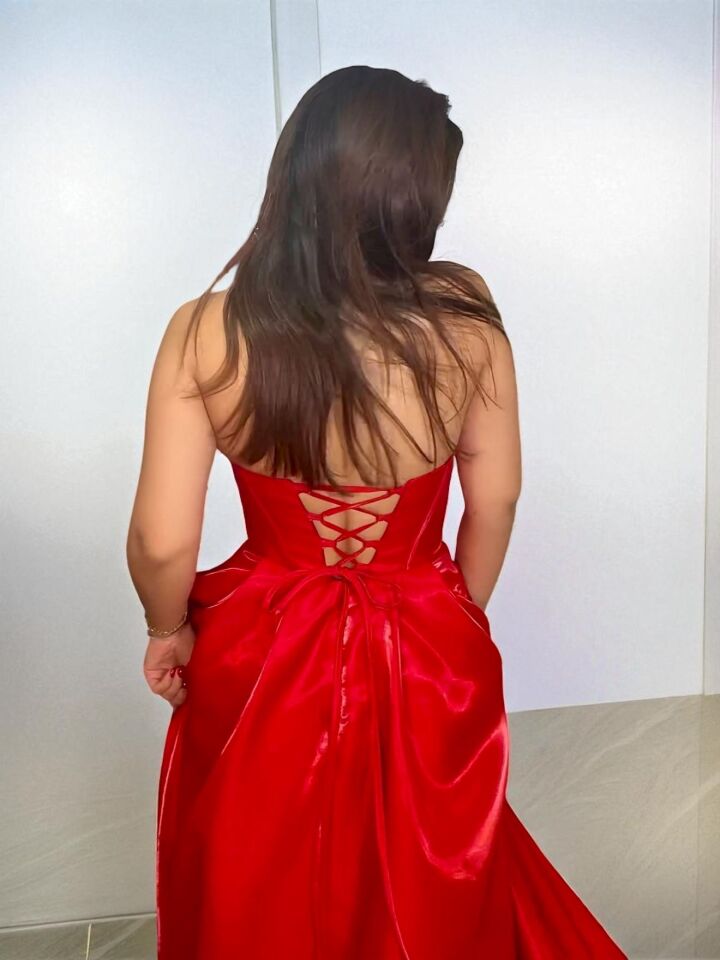 Rozel Göğsü Taşlı Parlak Saten Cepli Kırmızı Abiye Elbise