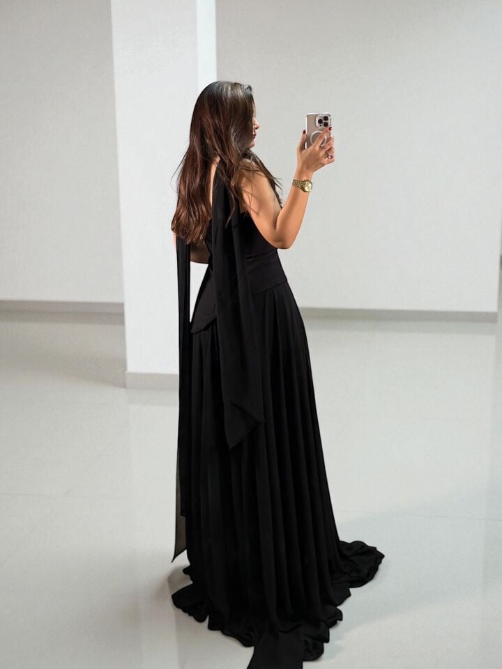 Oriva Korseli Şifon Fular Detaylı Siyah Abiye Elbise