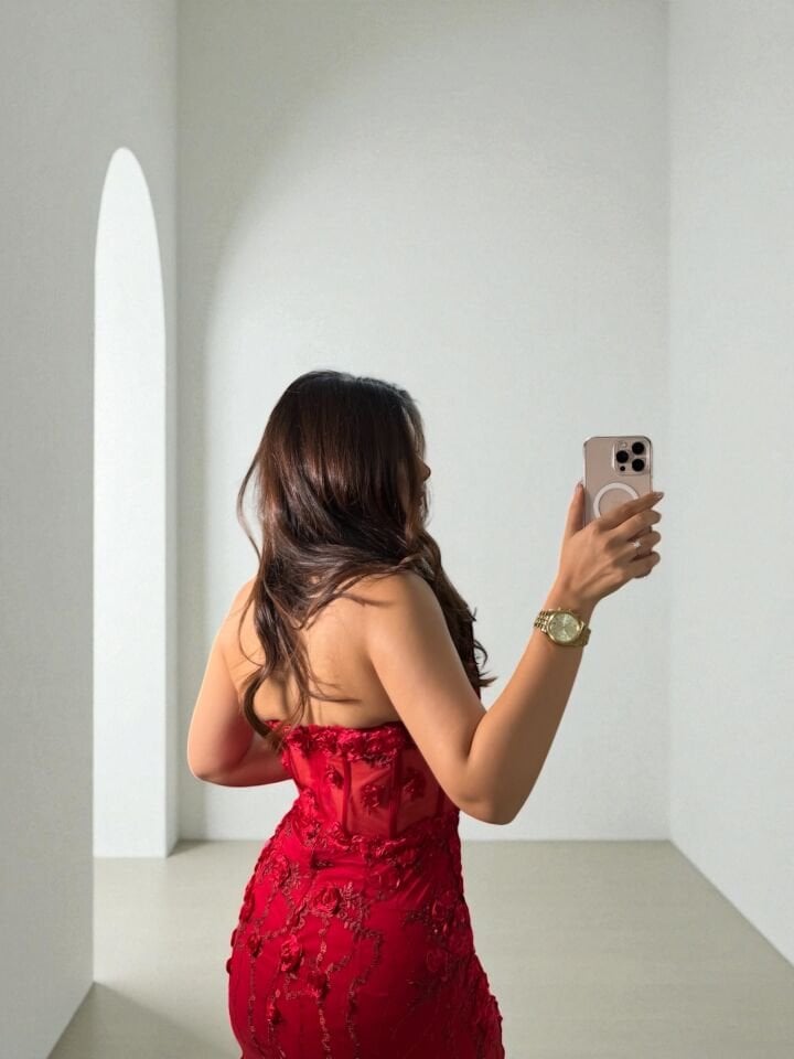 Flora Üç Boyutlu Çiçek İşlemeli Balık Kesim Kırmızı Abiye Elbise